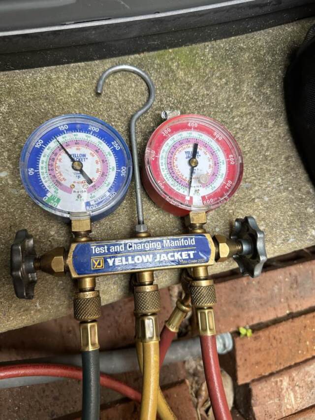 HVAC gauges for pressure check